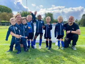 Bambinis Fußball in Faßberg: Die U6 des ASV Faßberg im August 2024 beim Mannschaftsfoto